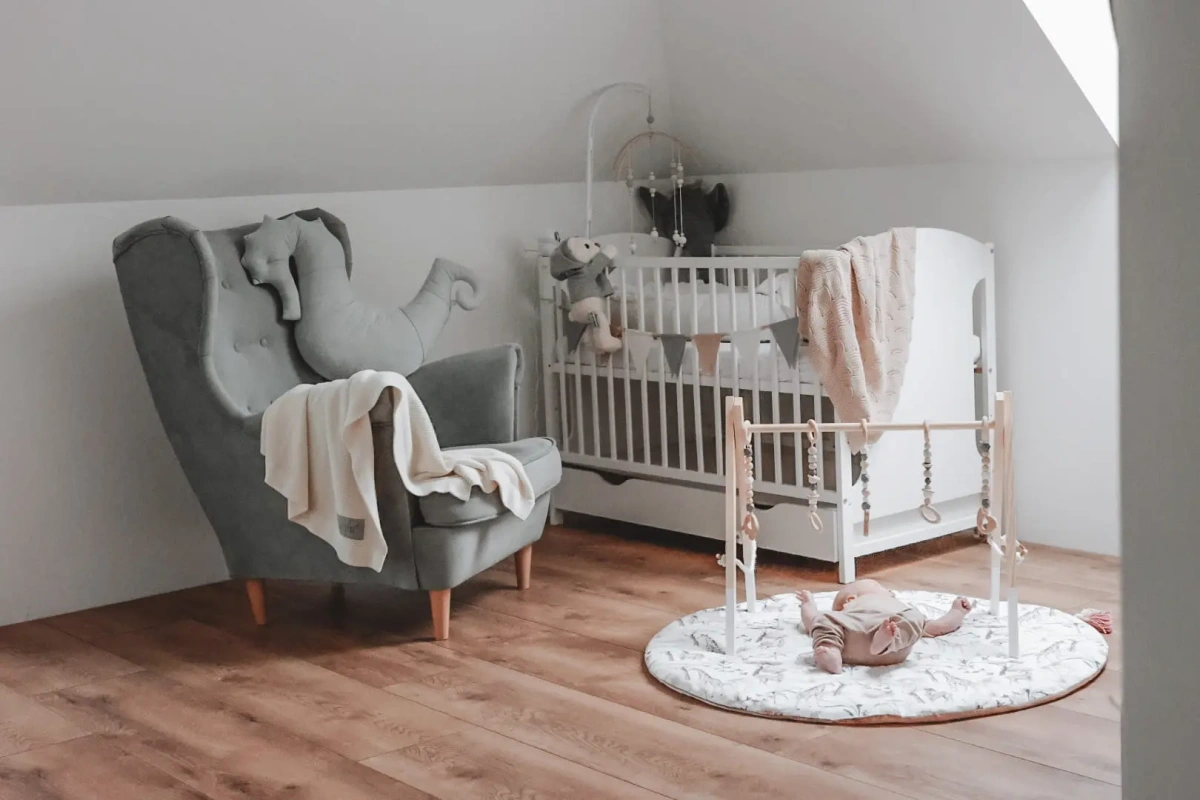 baby gym w pokoiku.webp