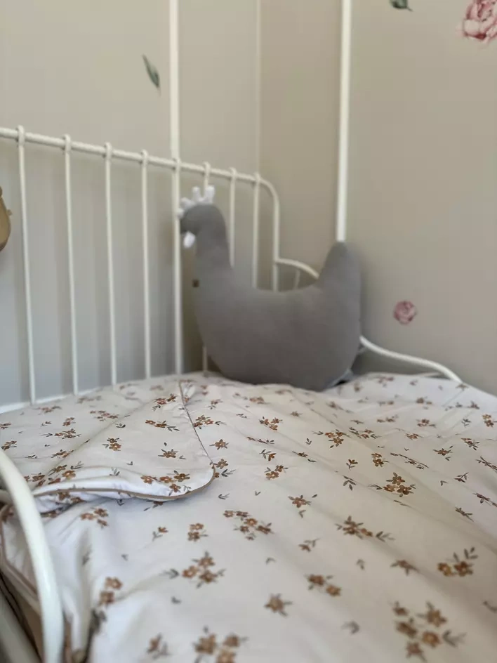 Kura Poduszka Szara 6.webp